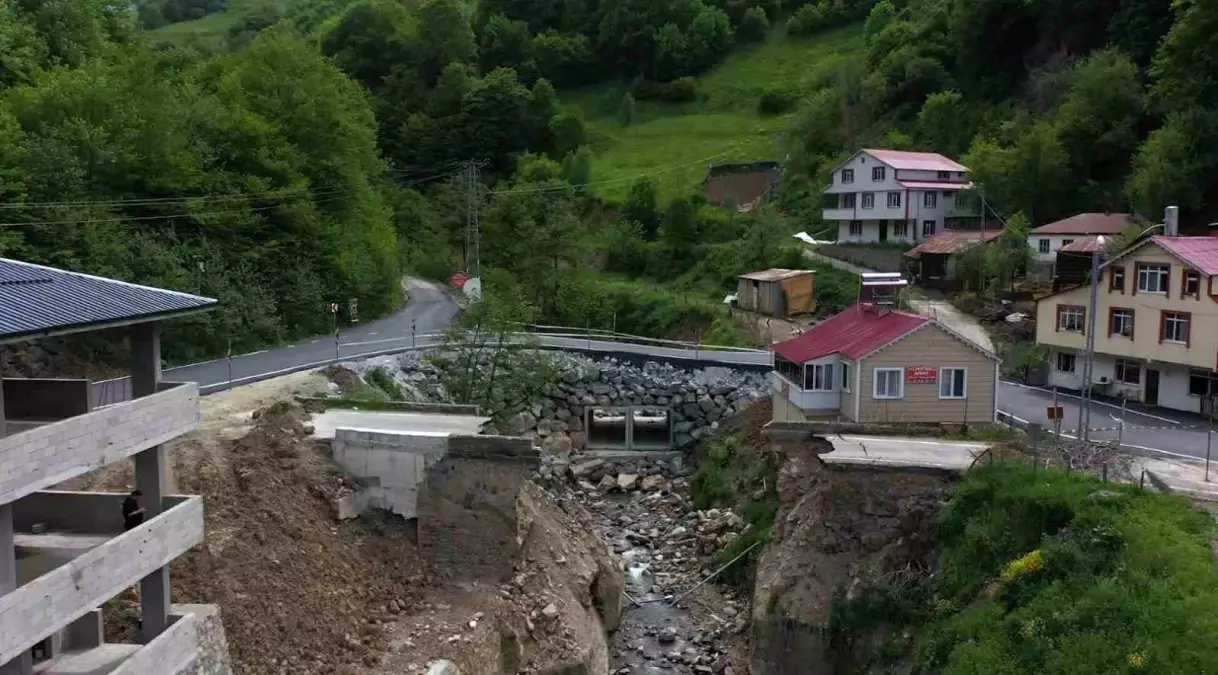 Hamsiköy Mahallesi'nde Yıkılan Tarihi Köprünün Yerine Alternatif Köprü İnşa Edildi
