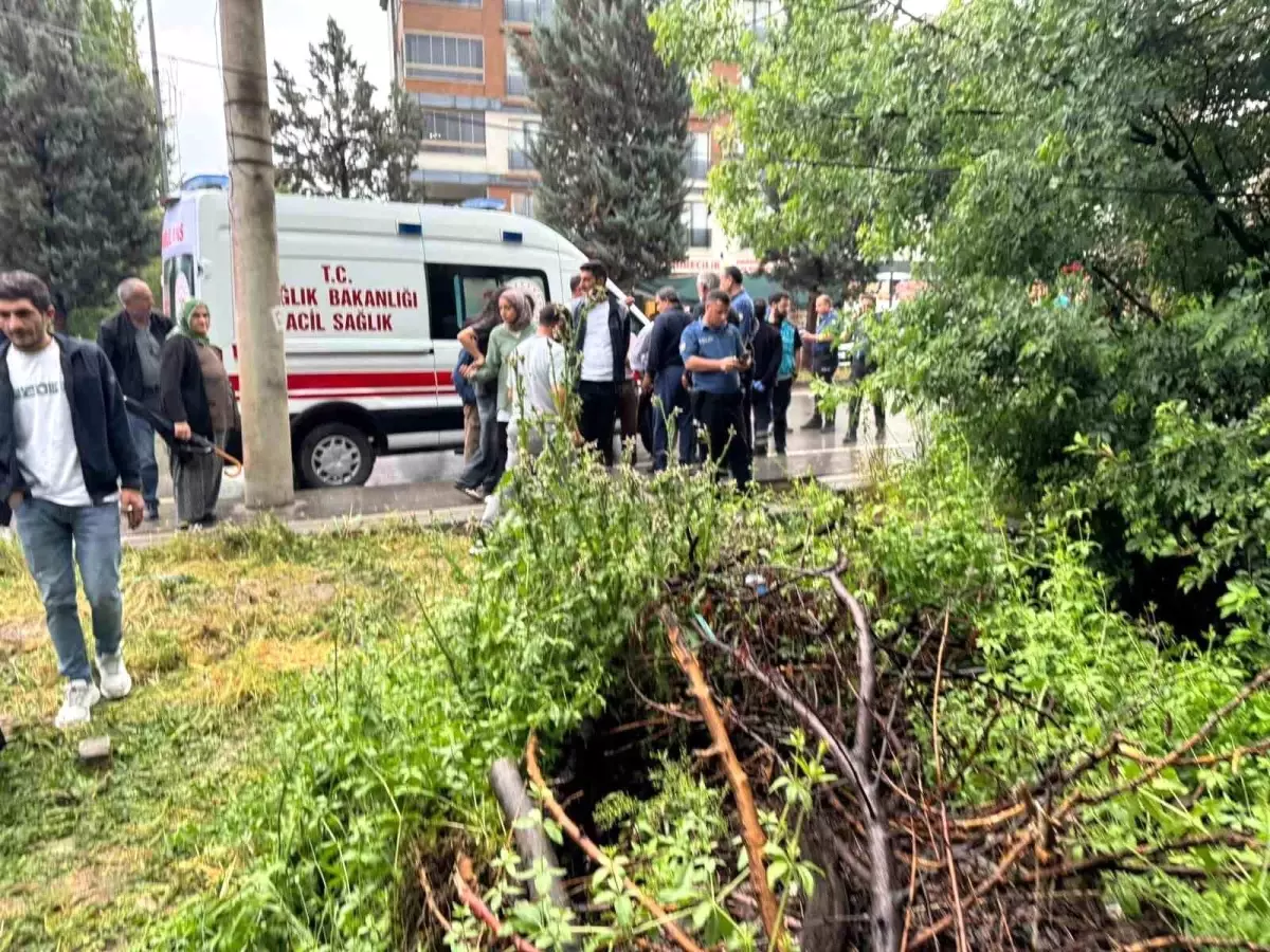 Malatya'da Ev Çöktü, 3 Yaralı