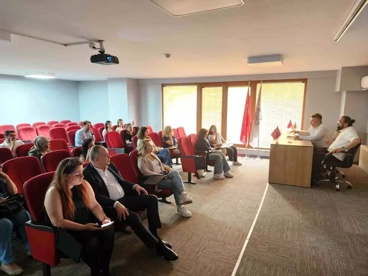 Zonguldak'ta Eczacılara KVKK Eğitimi