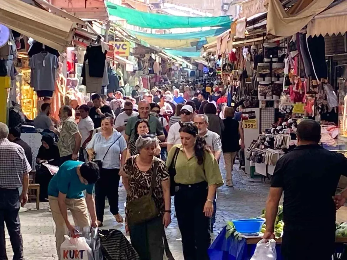 Kemeraltı'nda Bayram Alışverişi Havası