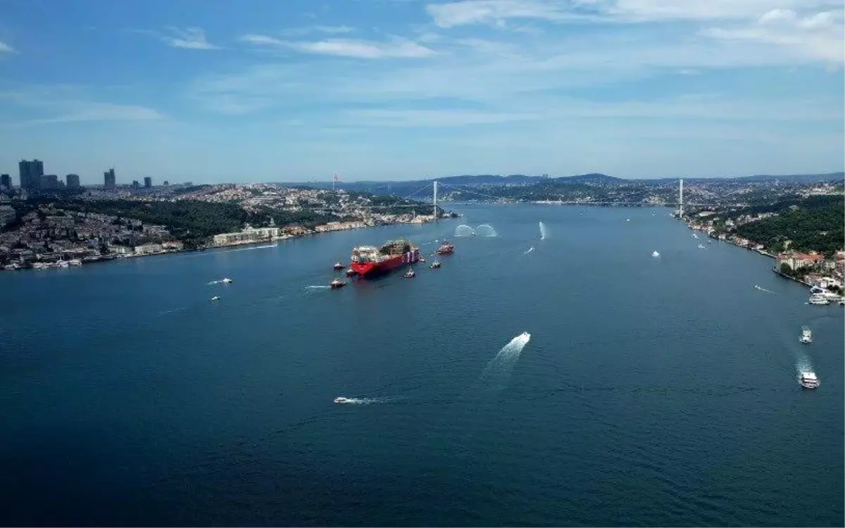 Osman Gazi Platformu, İstanbul Boğazı'ndan Karadeniz'e Geçiş Yaptı