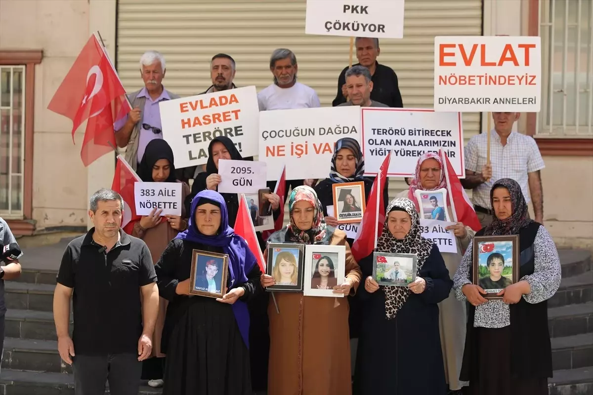 Diyarbakır Anneleri Eylemlerine Devam Ediyor