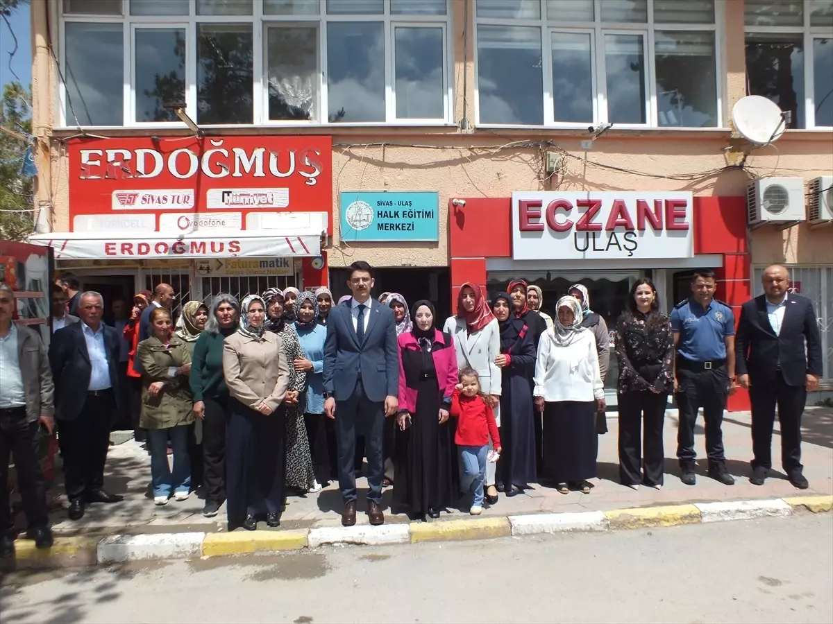 Ulaş'ta Kadın Kursiyerlerin Sergisi Açıldı