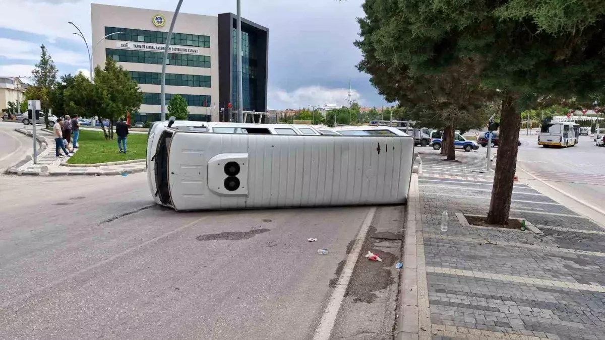 Karaman'da Okul Servisi Kaza Yaptı