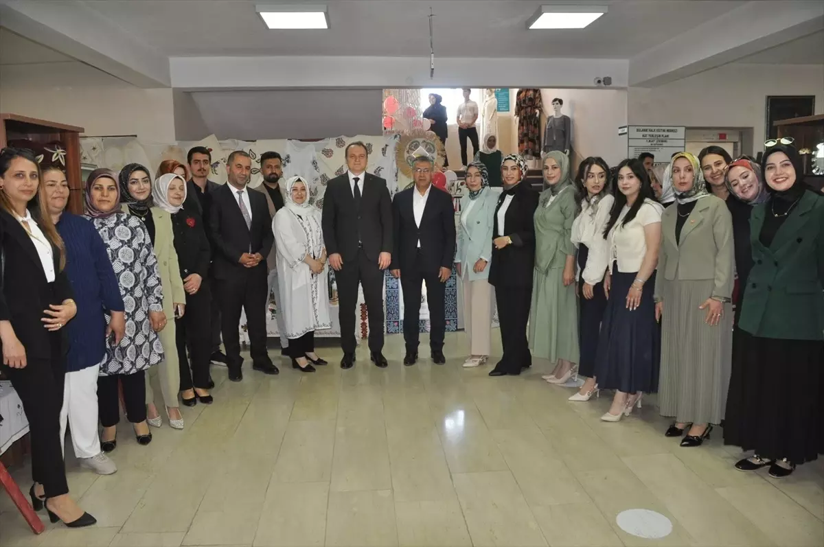 Bulanık'ta Yılsonu Eğitim Sergisi Açıldı