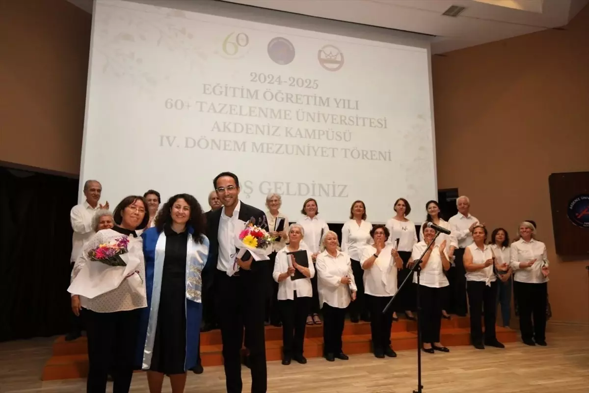 Akdeniz Üniversitesi'nde 60 Artı Mezuniyet Töreni