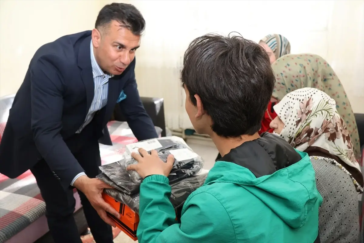 Erzurum'da 84 Öğrenciye Spor Seti Hediyesi
