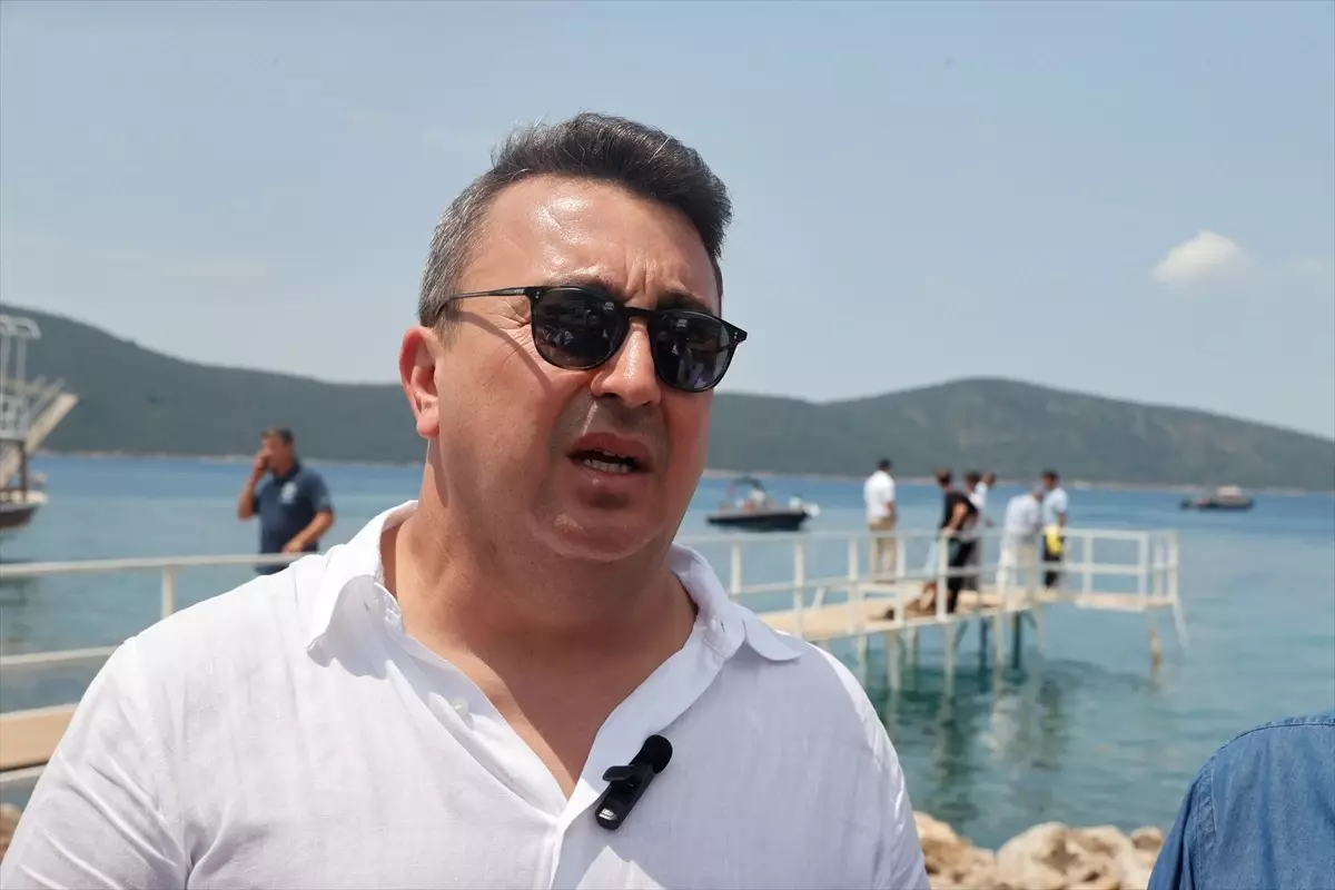 Bodrum'da 1,2 Milyar Liralık Süper Yat Denize İndirildi