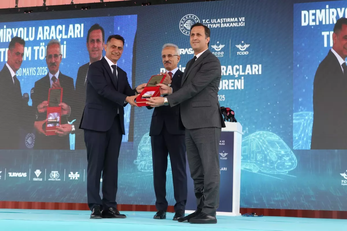 Yerli Elektrikli Lokomotifler Teslim Edildi