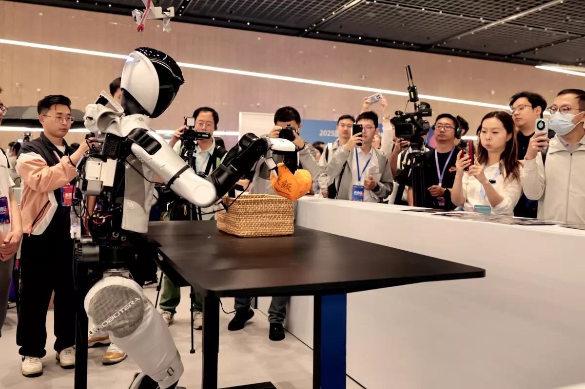 2025 İnsansı Robot Yarışması Şanghay'da Başladı
