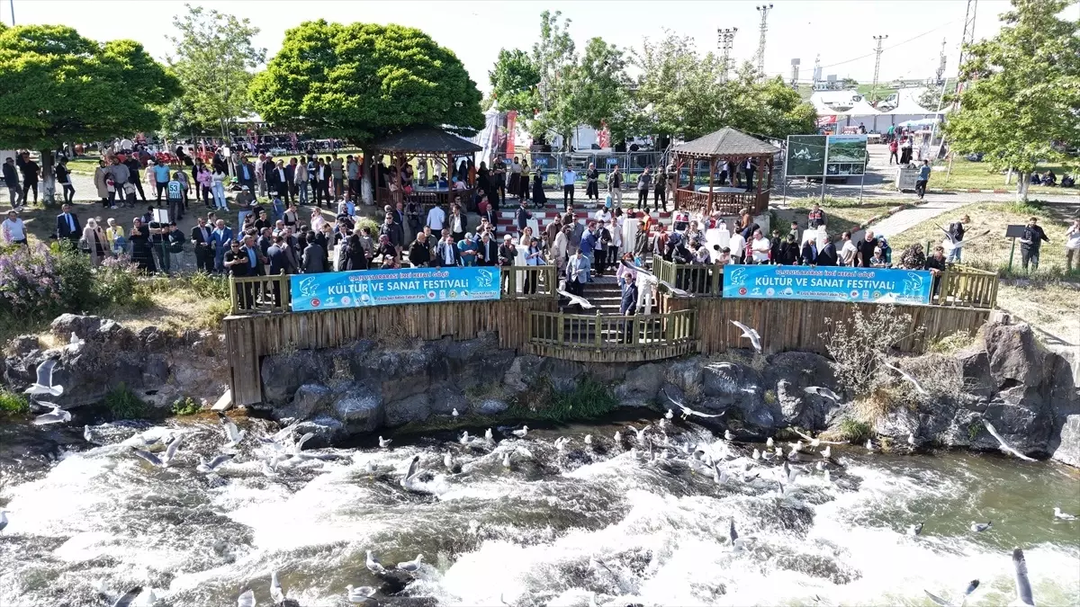 Erciş'te İnci Kefali Festivali Başladı
