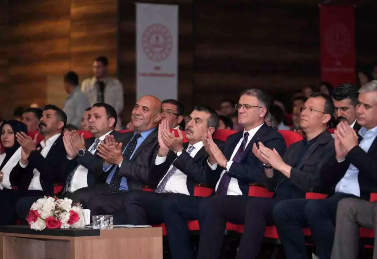 Milli Eğitim Bakanı Yusuf Tekin Van'da çeşitli programlara katıldı