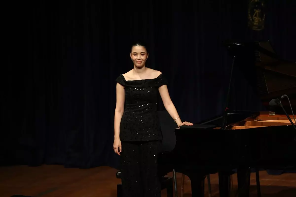 İraz Yıldız İskenderun'da Konser Verdi
