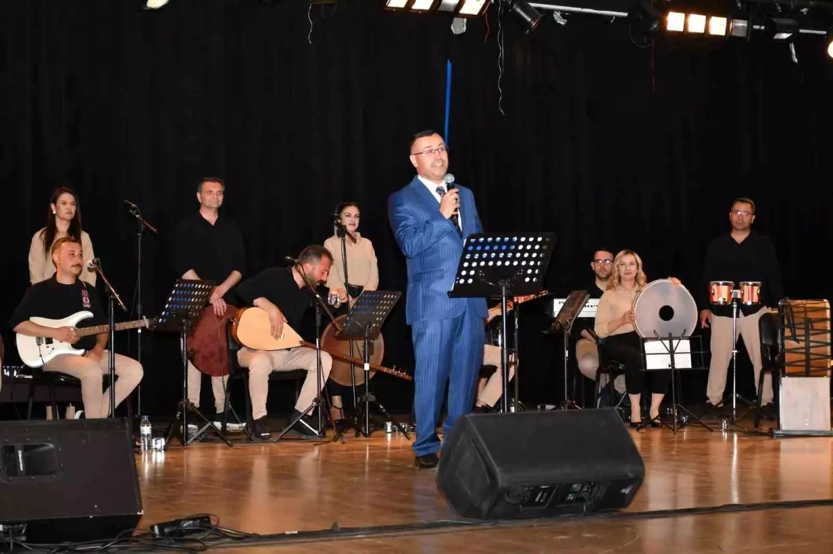 Başsavcı Korkmaz'dan Konserde Türkü Performansı