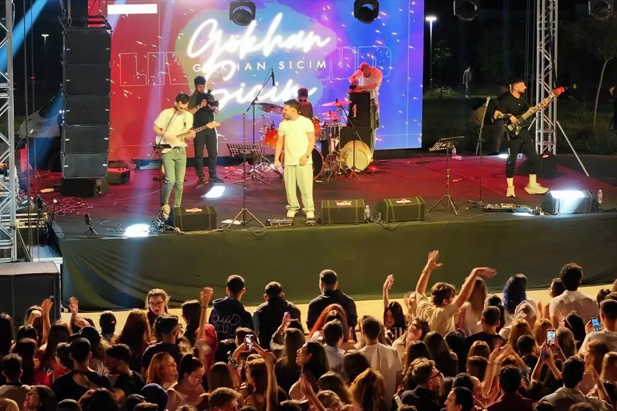 Manisa CBÜ Bahar Şenliği Eğlenceli Anlatımlarla Gerçekleşti