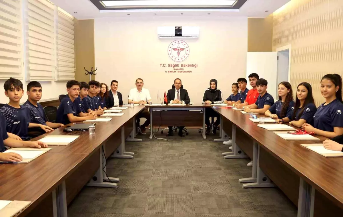 Başarılı Sporcular Dr. Erşan'ı Ziyaret Etti