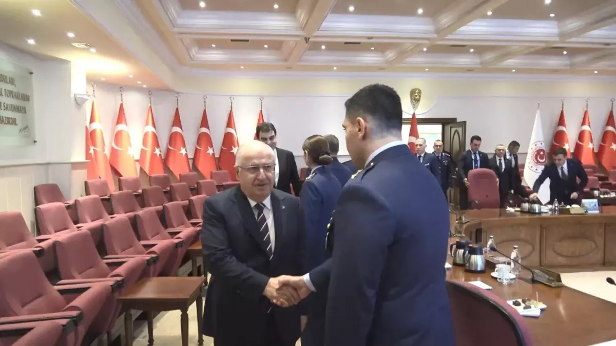 Bakan Güler: Hava Kuvvetlerimizi en gelişmiş silahlarla donatmaya devam edeceğiz