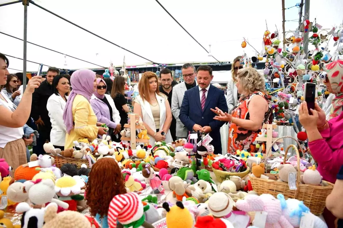 Biga'da Hanımeli El İşi Fuarı Açıldı