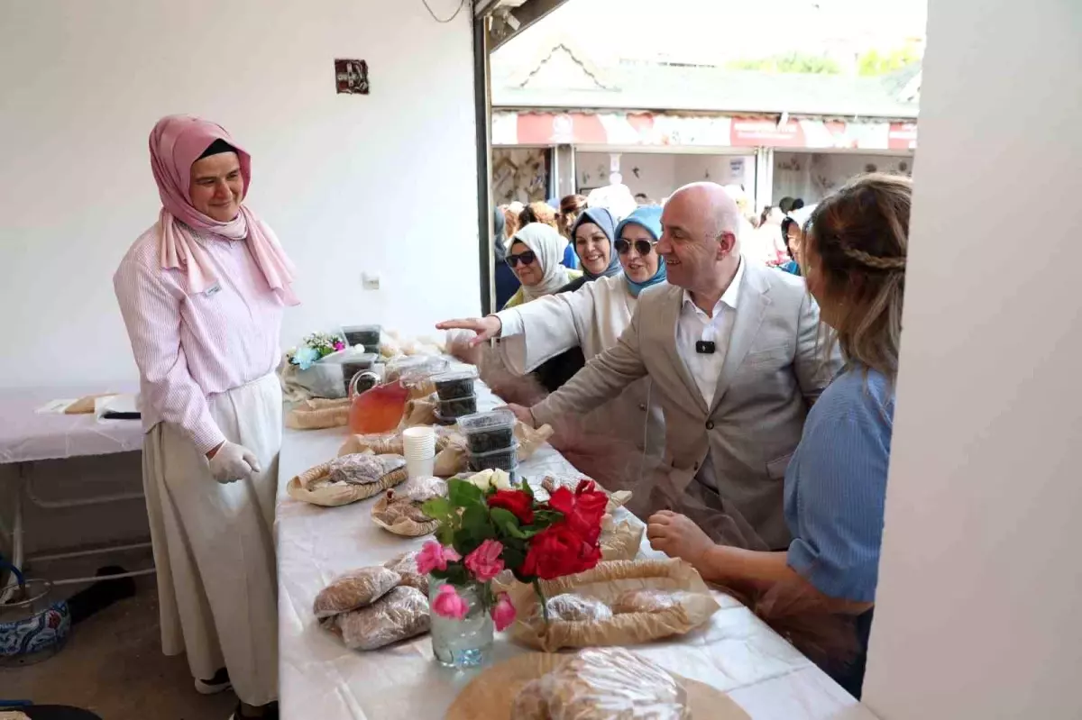 Darıca'da Kadınlar El Emeğiyle Yıl Sonu Sergisi Açtı