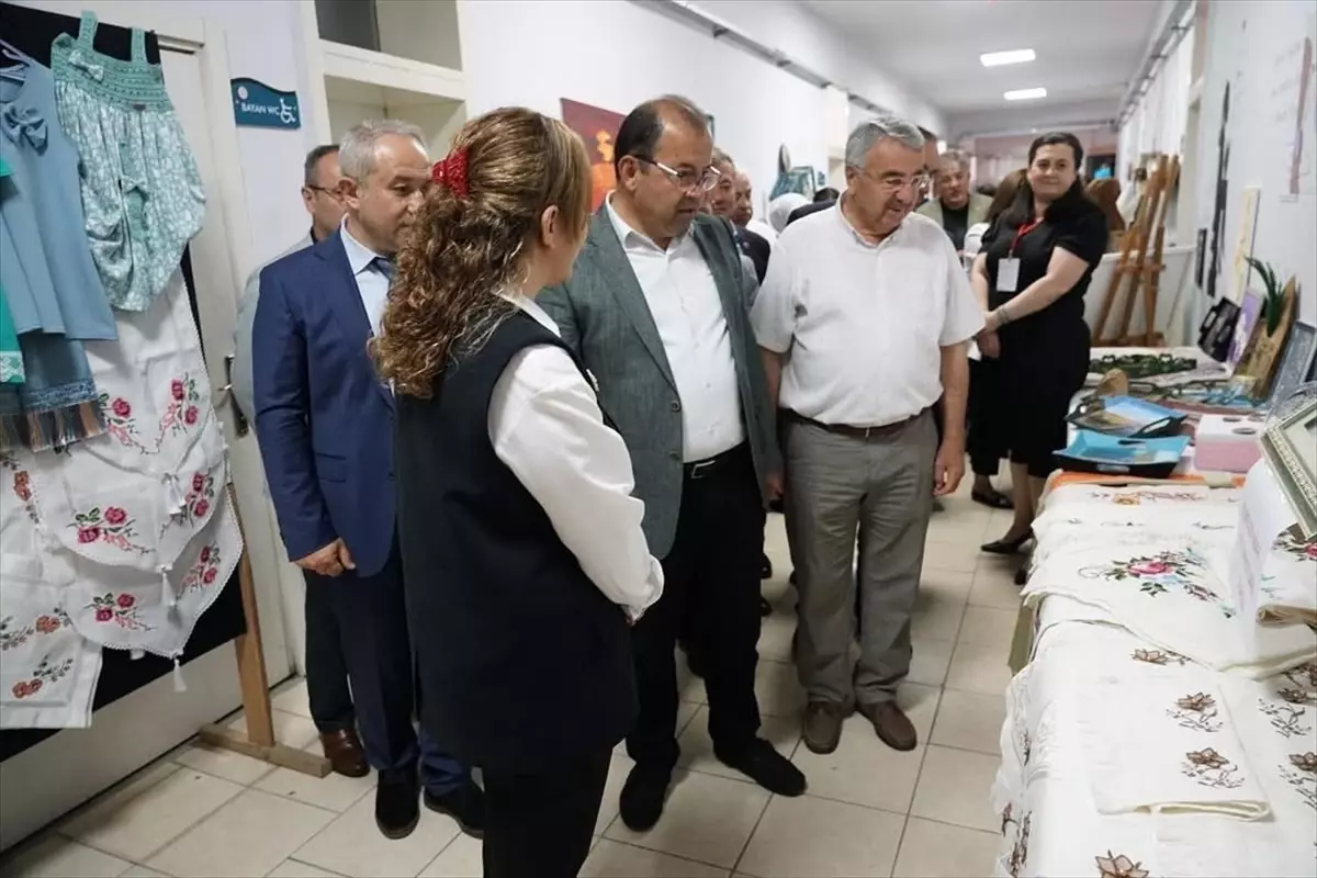 Gölyaka'da Yıl Sonu Sergisi Açıldı