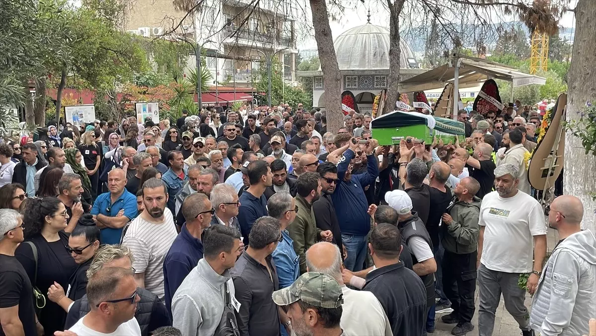 Şarkıcı Şimal Gülen, Kuşadası'nda Defnedildi