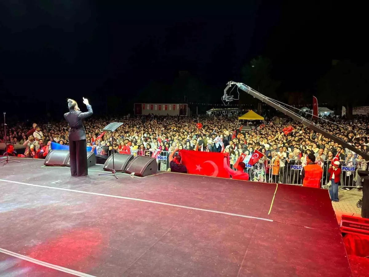 Fırat Üniversitesi 50. Yıl Festivali, Azerin Konseriyle Taçlandı