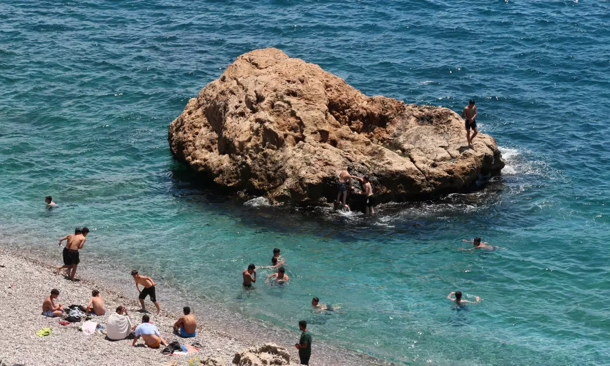 Antalya'da Sahil Keyfi