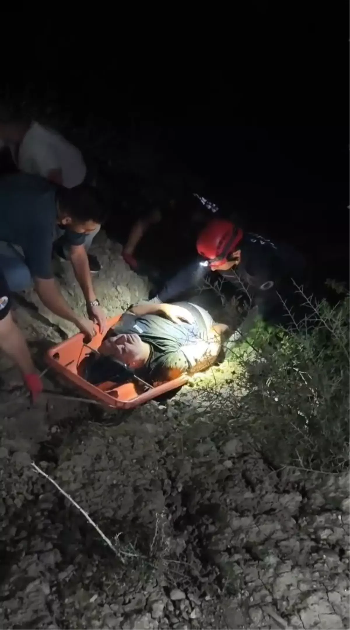 Adana'da Uçuruma Yuvarlanan Araçta 3 Yaralı