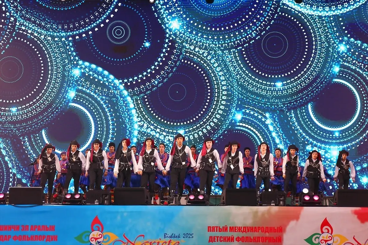 Bişkek'te Uluslararası Çocuk Folklor Festivali