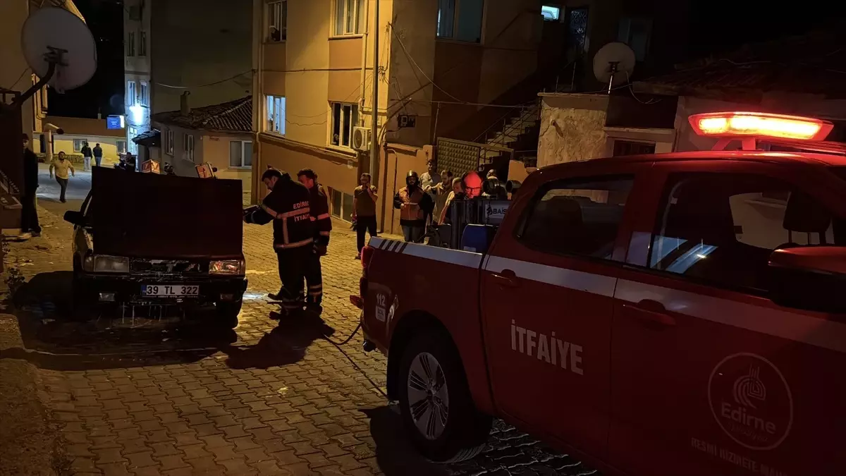 Edirne'de Park Halindeki Araçta Yangın