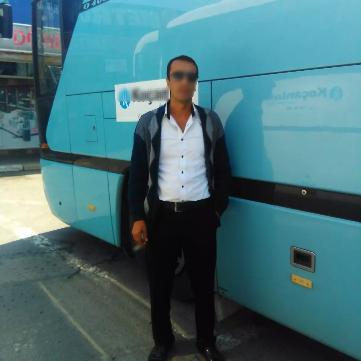 Sabah çiçek aldığı eşini öğlen silahla vurdu