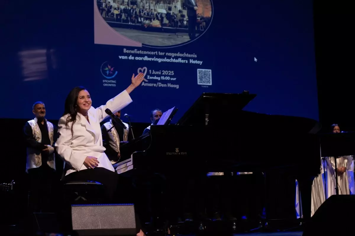 Antakya Koro'su Lahey'de Depremzedeler İçin Konser Verdi