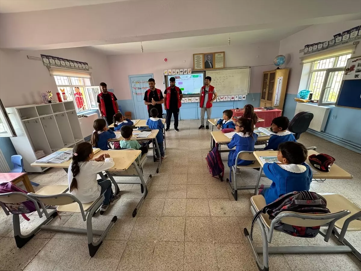Damla Projesi Gençleri Van'da Çocuklarla Buluştu