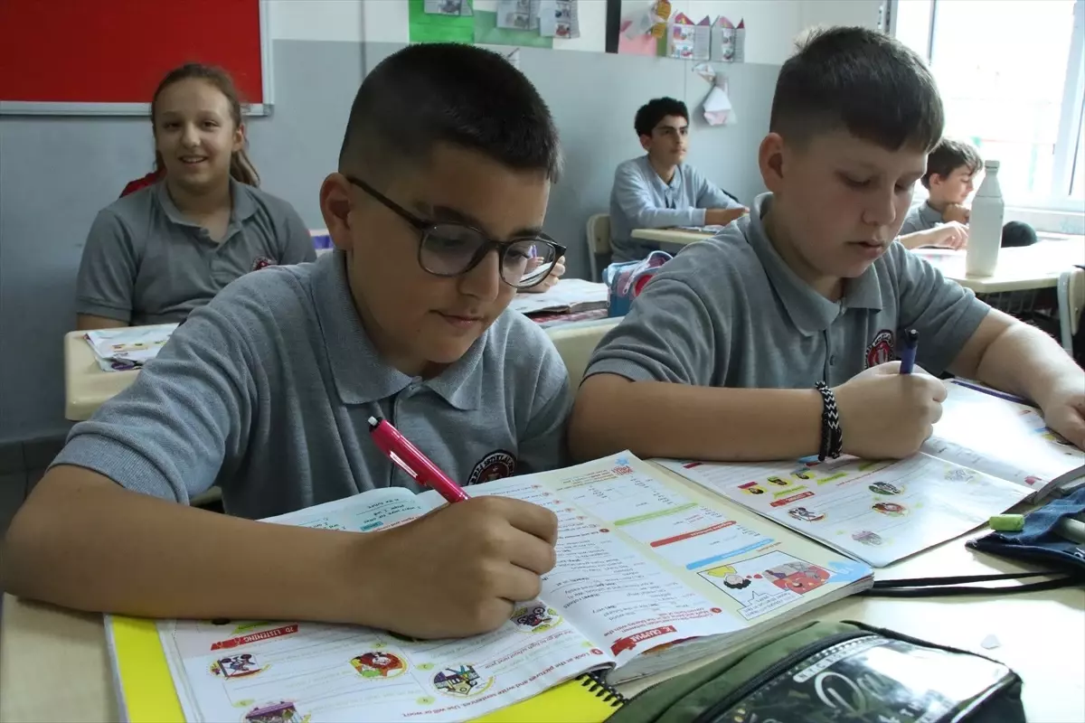 10 Yaşındaki Eren, İngilizce Yarışmasında Birinci Oldu