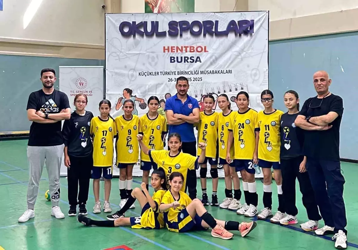 Antalya'nın Kız Hentbol Takımı Türkiye Şampiyonu Oldu