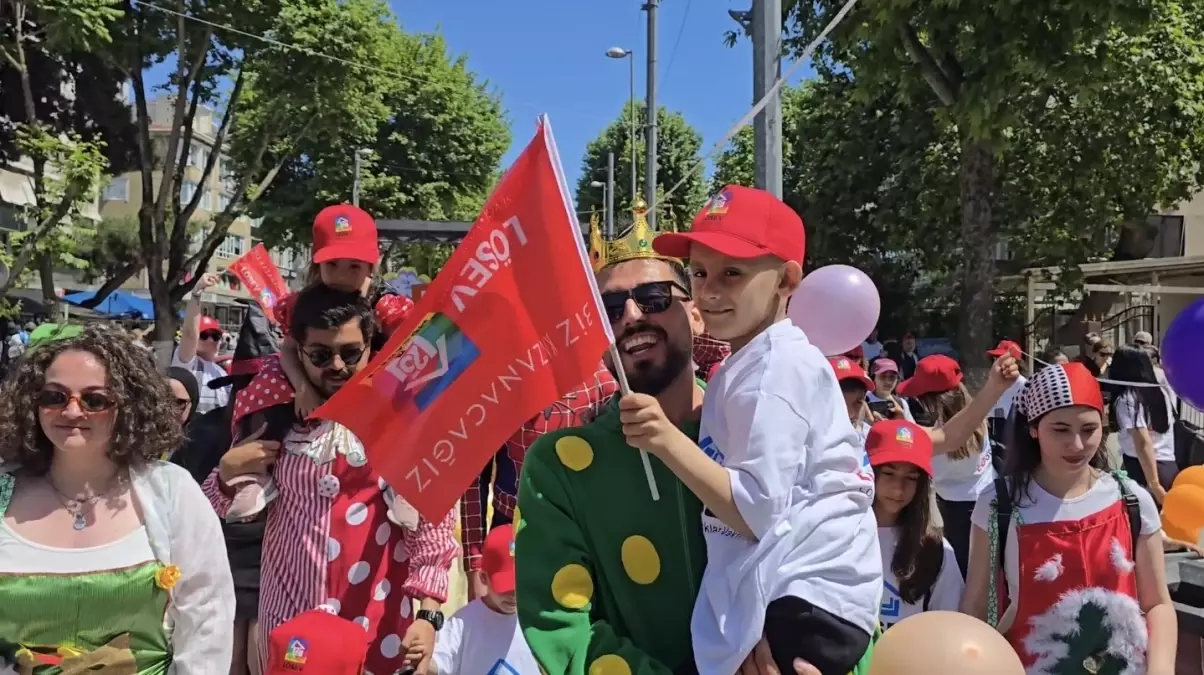 LÖSEV Farkındalık Kortejiyle Lösemiyi Anlattı