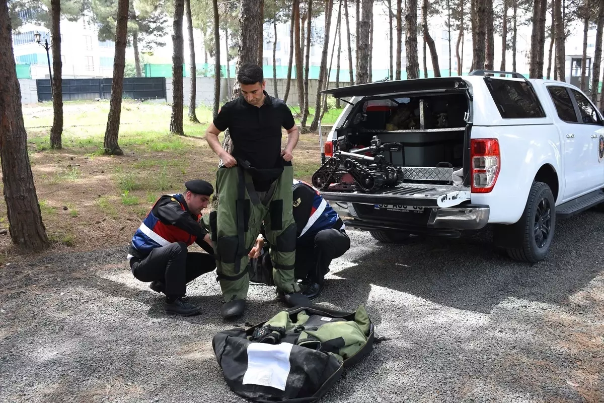 Bomba uzaktan müdahale aracı 'TMR-II Halil' jandarmanın hayat kurtaran yardımcısı