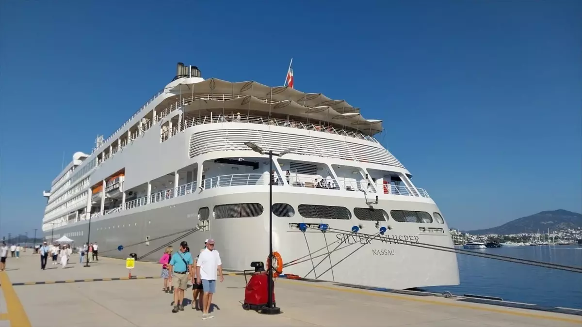 Kruvaziyer Bodrum'a Demir Attı