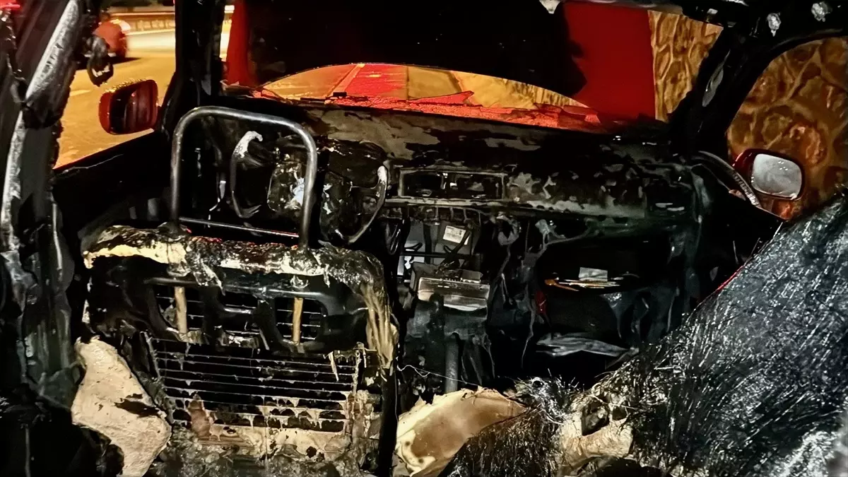 D-100'de Yangın: Otomobil Kullanılamaz Hale Geldi