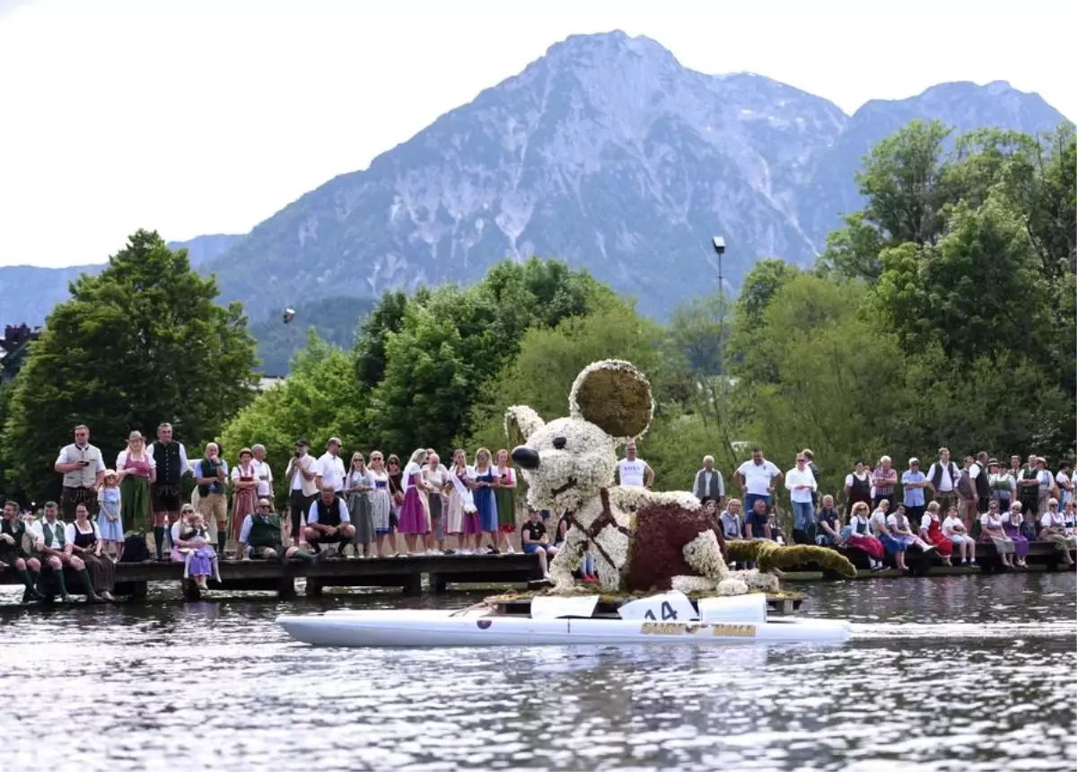 Altaussee'de Nergis Festivali Geçit Töreni