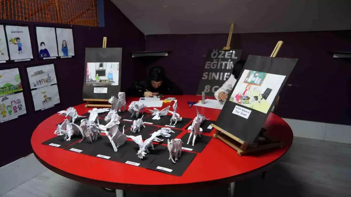 Özel Eğitim Öğrencilerinden Sanat Sergisi