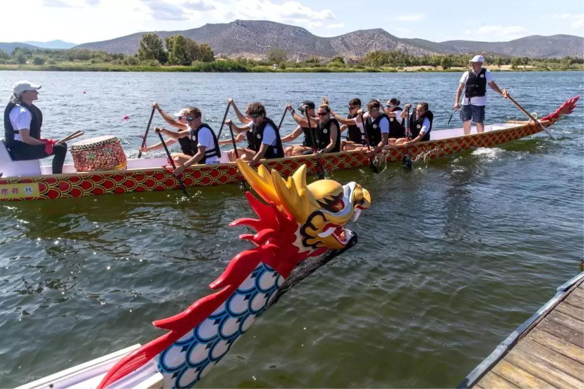 Atina'da Ejderha Teknesi Festivali