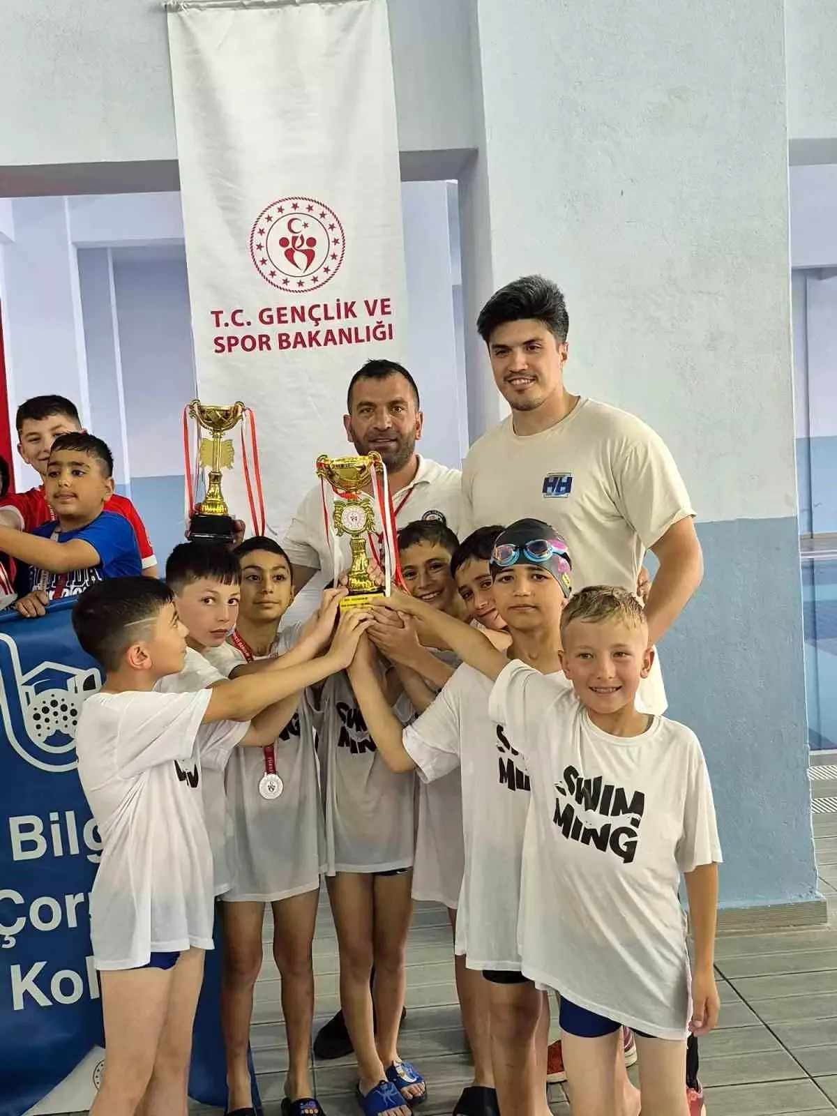Çorum'da Yüzme Yarışları Heyecanı