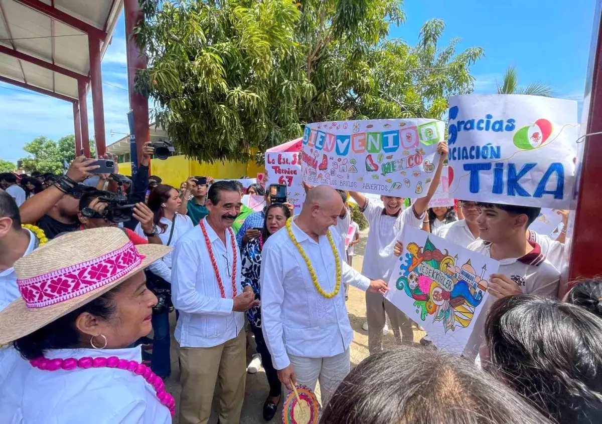 TİKA, Acapulco'daki Okulun Çatısını Yeniledi
