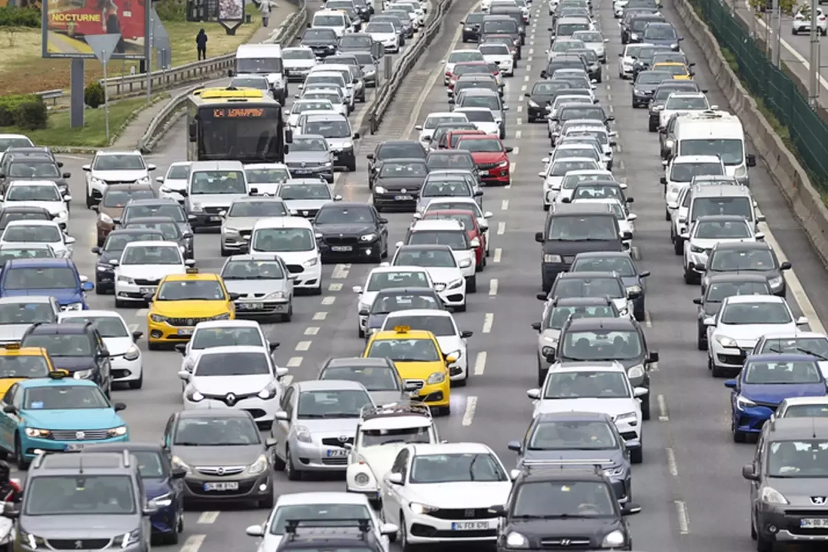 Ulaşımda bayram tedbirleri! Kamyon ve tankerler trafiğe çıkamayacak