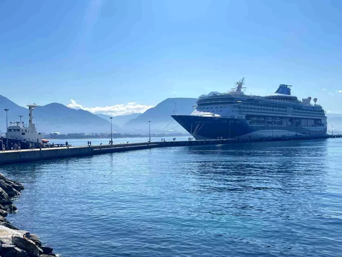 Marella Discovery 2 Alanya'ya Demir Attı