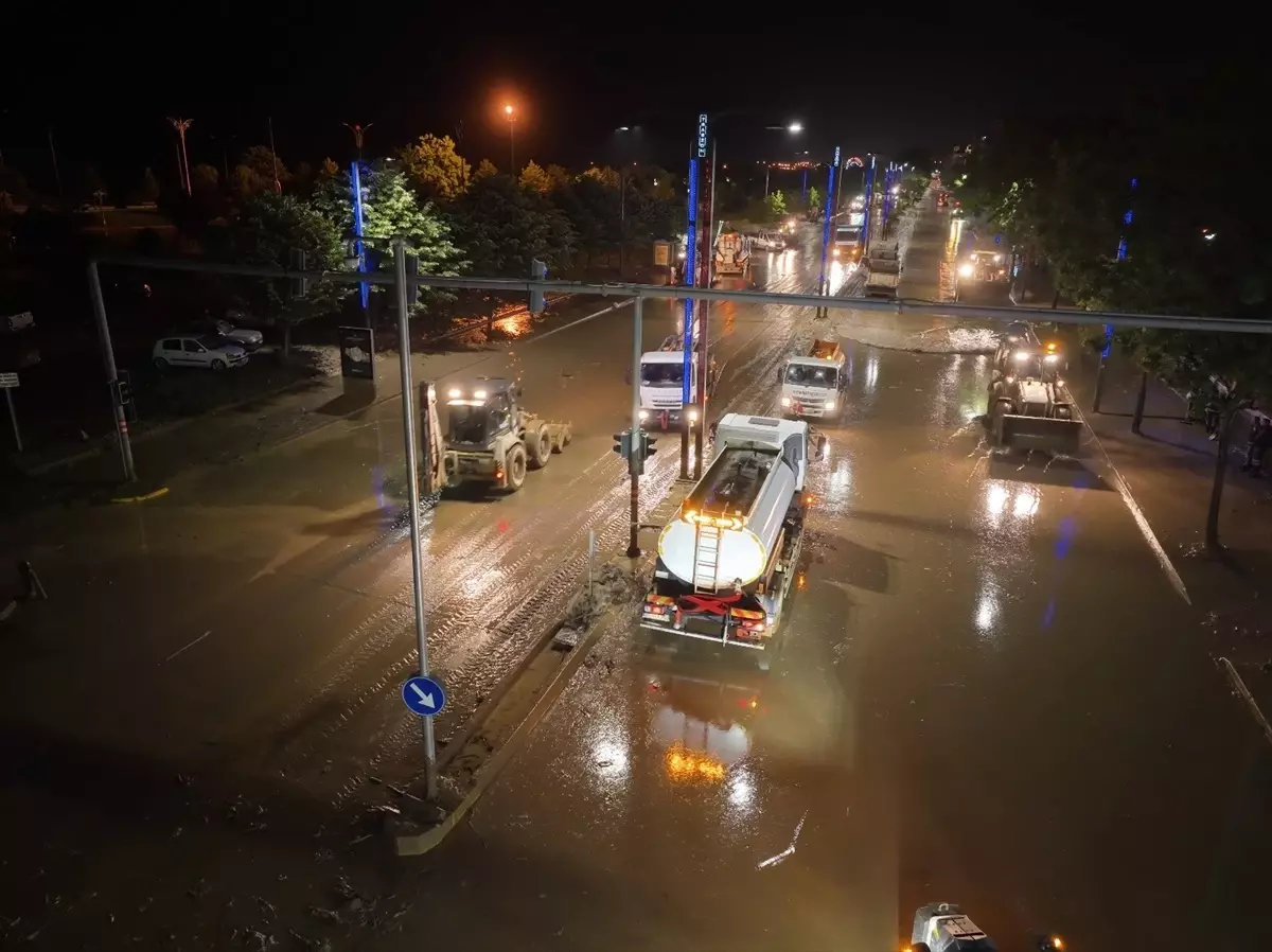 Trabzon'da Sel Temizliği İçin Yoğun Çaba