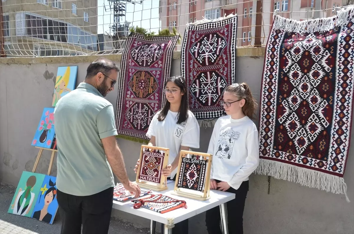 Yüksekova'da Öğrencilerden Kermes