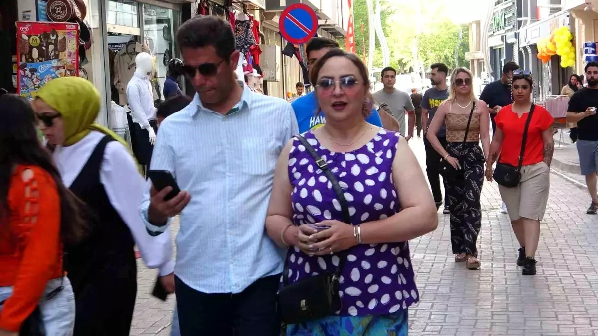 İranlı Turistler Van'da Çifte Bayram Yaşattı