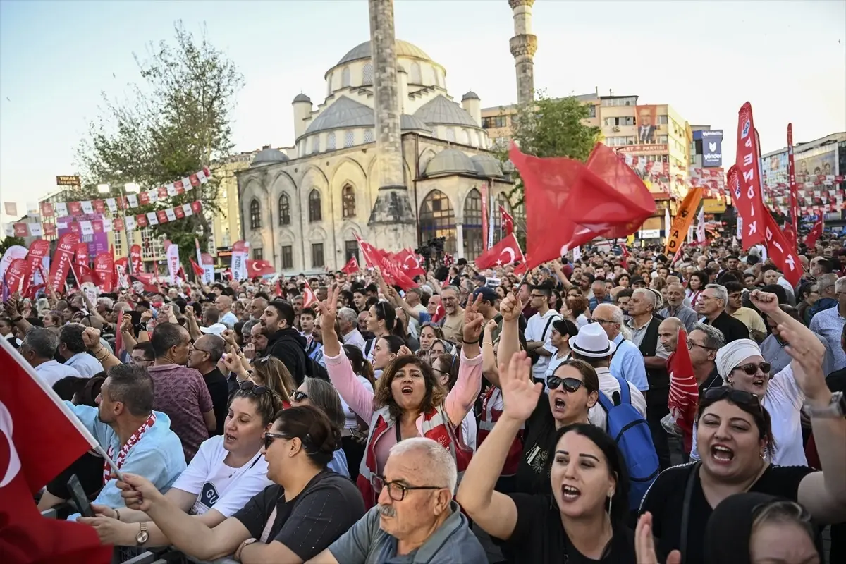 Özgür Özel Gaziosmanpaşa'da Miting Düzenledi